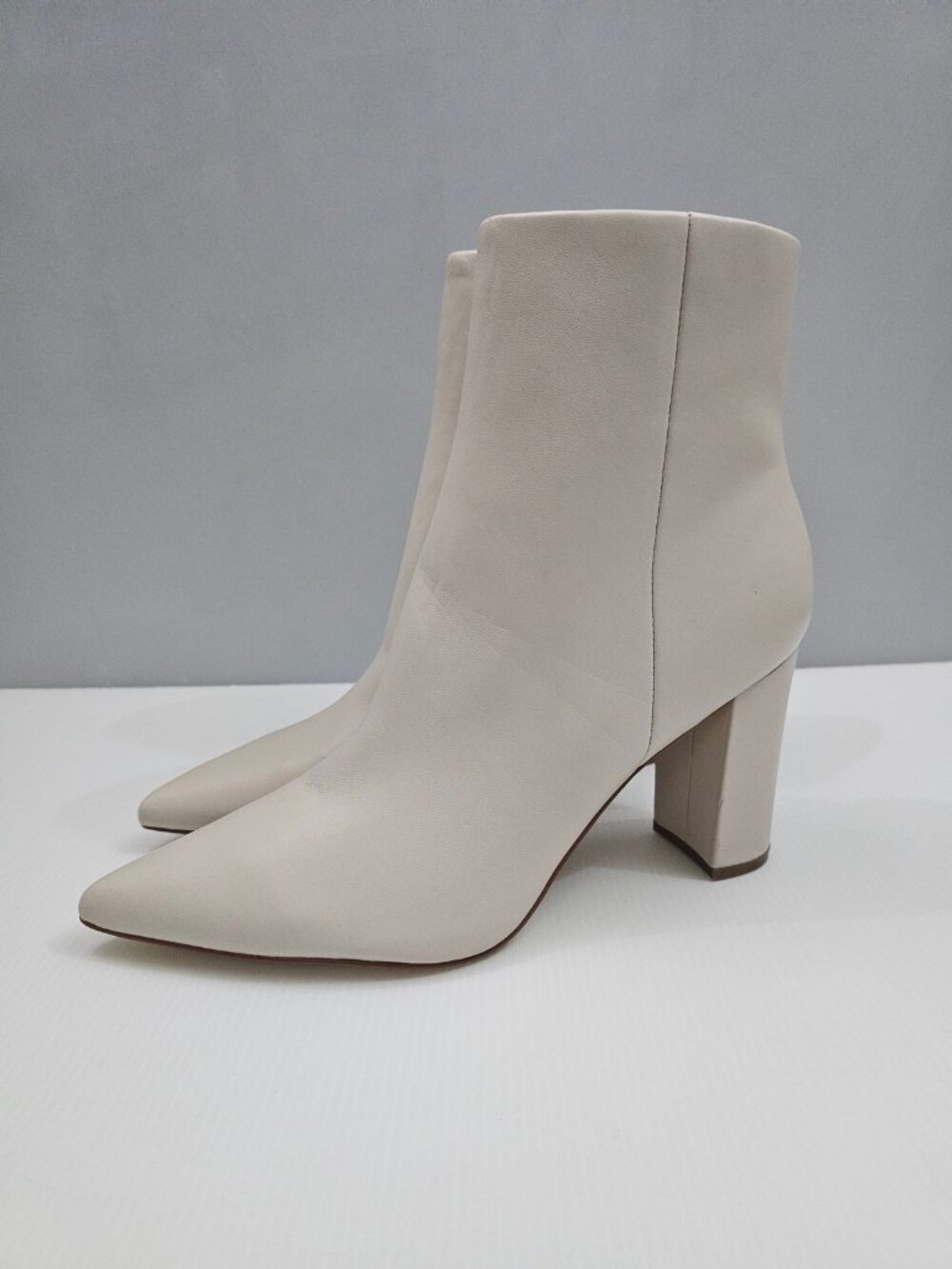 Marc Fisher LTD Ulani Ankle Boot Ivory Leather Pointed Toe Block Heel Womens 11
